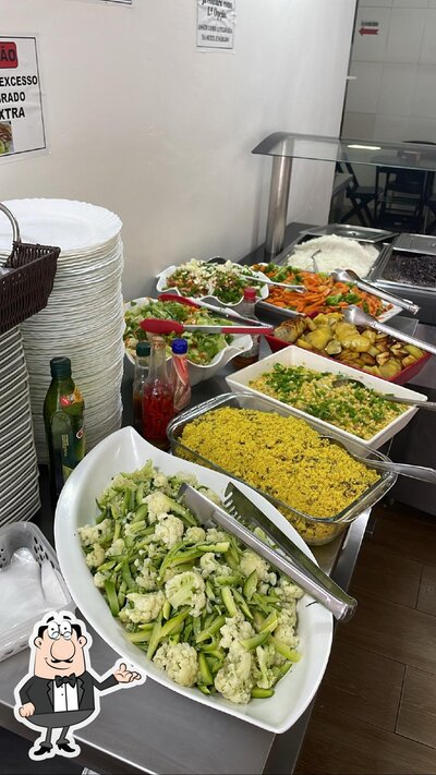 Sente em uma das mesas no Restaurante e Lanchonete Bom a Bessa Gourmet