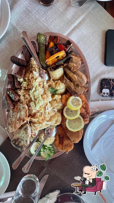 Dai un'occhiata agli interni di Bistro Križišče