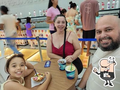 Sente em uma das mesas no Marmitaria e Pizzaria Ulisses Durans