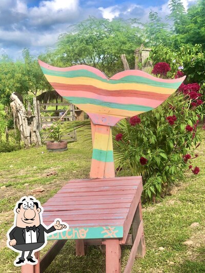 Sente em uma das mesas no Rancho Maravilha