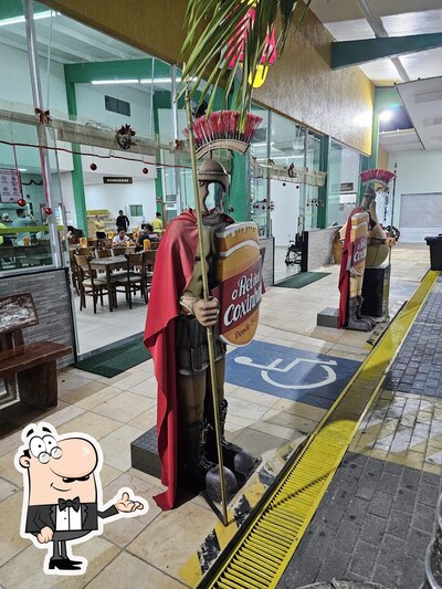 Sente em uma das mesas no Rei das Coxinhas