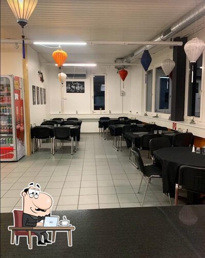 Dai un'occhiata agli interni di May Man Asian Kitchen