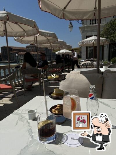 Siediti a un tavolo di Gio's