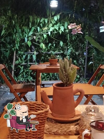 Veja imagens do interior do Delícias E Café