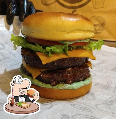 Deguste um dos hambúrgueres servidos no PAC BURGER
