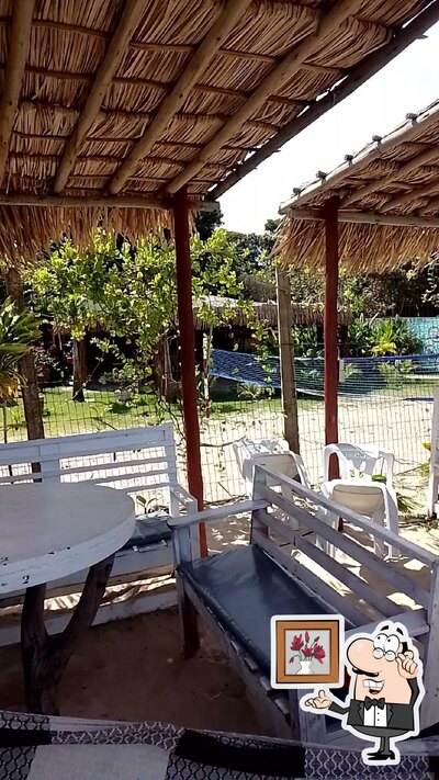 Sente em uma das mesas no Aqualand Lagoa Club