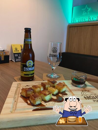 Platos en Pipa Night Pub