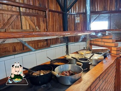 Comida em Restaurante Panela de Ferro