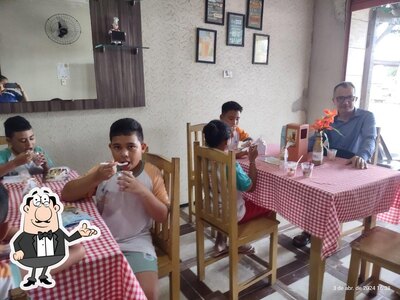 Veja imagens do interior do HB Lanches
