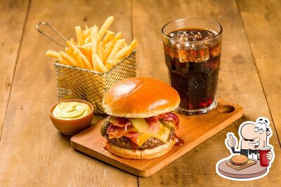 Peça um dos hambúrgueres oferecidos no General Prime Steak & Burger - Indaiatuba
