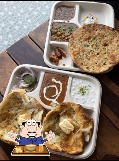 Food at Kulcha Lal Parantha Das