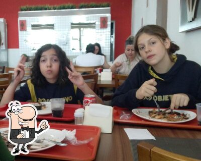 Sente em uma das mesas no Restaurante Ninnja