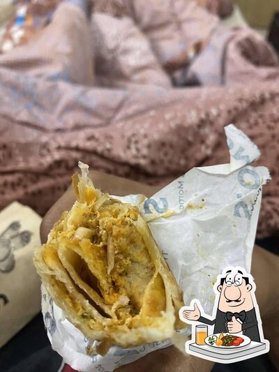 Food at Romo’s - Rolls And Momos