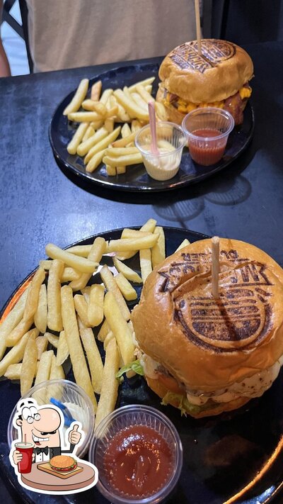 Peça um dos hambúrgueres servidos no Marcos Açaí Burger