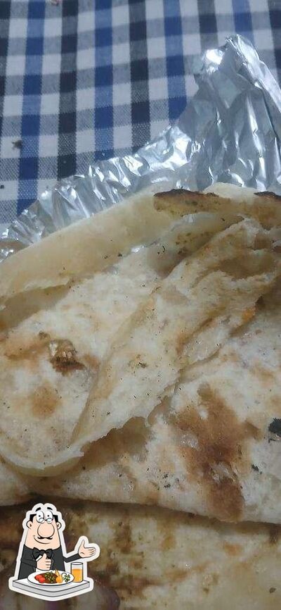 Food at Kulcha Lal Parantha Das