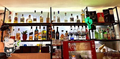 Peça diferentes drinques oferecidos no Los Vagabundos