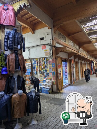 Vous pouvez prendre un bol d'air frais dans l'espace ouvert de The Bird Nougat Shop