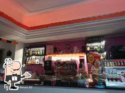 Dai un'occhiata agli interni di Bar La Rotonda