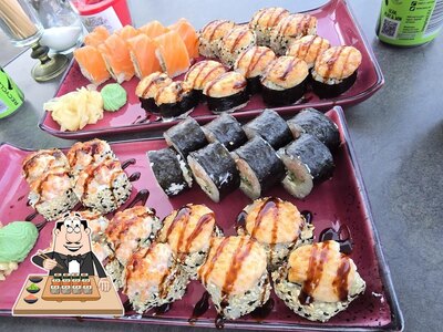 Les sushi sont offerts par RollCenter