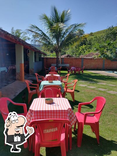 Sente em uma das mesas no Rancho Copacabana