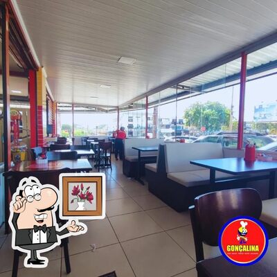 O interior do Gonçalina Pães e Conveniências