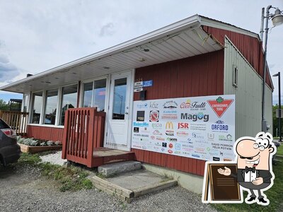 Vous pouvez prendre un bol d'air frais à l'extérieur Poutine Hot-Dog
