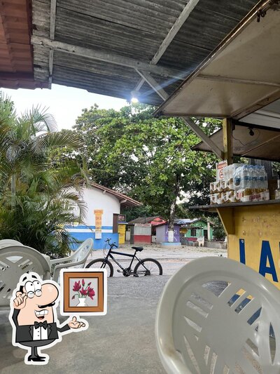 Veja imagens do interior do Lanches do 14