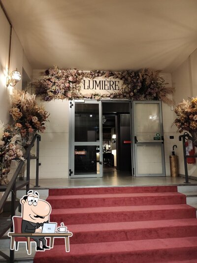 Siediti a un tavolo di Lumière Milano