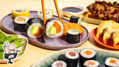 A EAT HAPPY, vous pouvez déguster des sushis