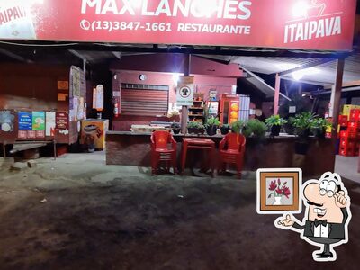 O interior do Max Lanches