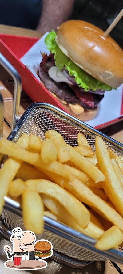 Deguste um dos hambúrgueres disponíveis no Chapa quente