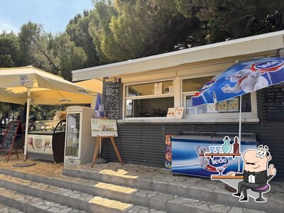 Dai un'occhiata agli interni di Splash beach bar