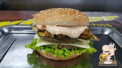 Delicie-se com um hambúrguer no Twister Lanches