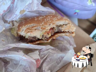 Delicie-se com um hambúrguer no Bob's Burger - Ferry Boat Itaparica
