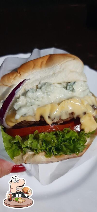 Deguste um dos hambúrgueres oferecidos no Bravo's Burguer