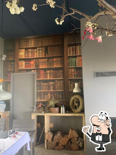 Installez-vous à l'une des tables de Treasure Restaurant