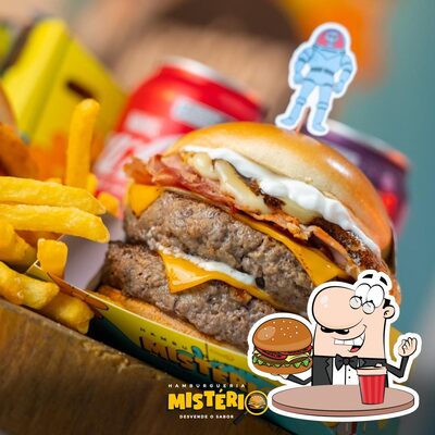 Delicie-se com um hambúrguer no Hamburgueria Mistério