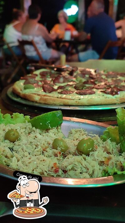 Escolha pizza no Praianos Petiscaria