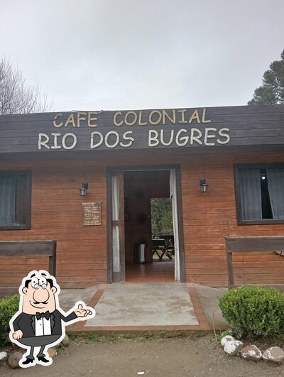 Sente em uma das mesas no Café Colonial Rio dos Bugres