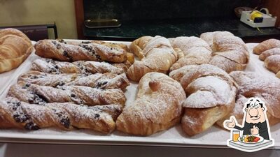 Cibo al Pasticceria Del Corso Di Strangis Fausto & C. Sas