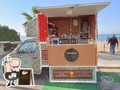 Jetez un coup d’œil à l'extérieur de Karzan SunSet coffee