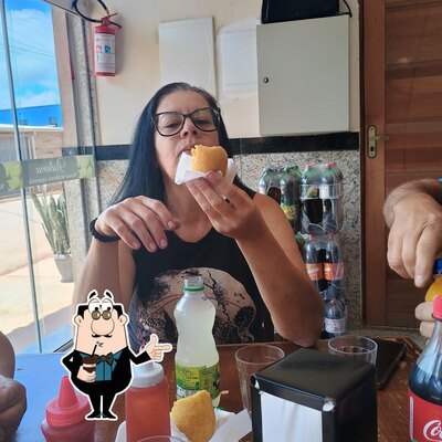 Padaria Nossa Senhora Aparecida offerece um número de drinques