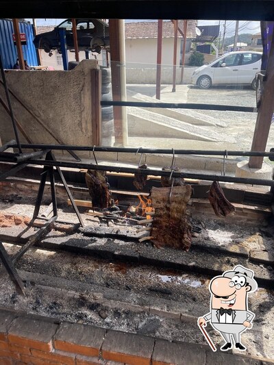 Veja imagens do exterior do Costelão Fogo de Chão do Vacari