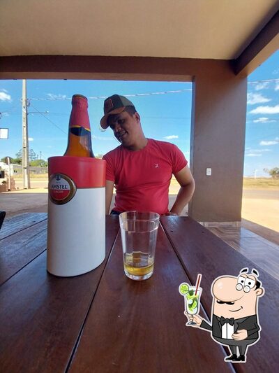 Origem simples bar serve uma variedade de bebidas