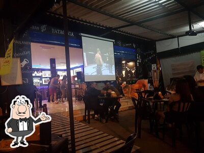 Veja imagens do interior do Trend's Bar