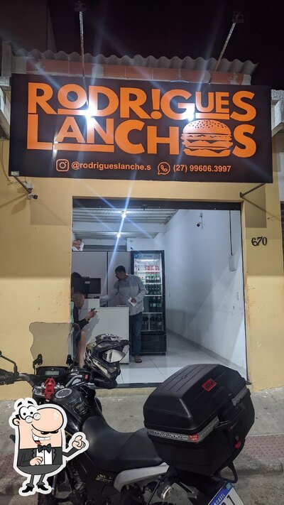 a área exterior é uma característica importante do RODRIGUES LANCHES