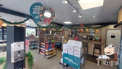 Veja imagens do interior do Shell Café