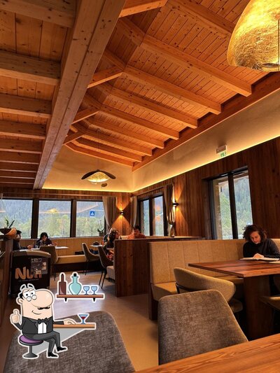 Dai un'occhiata agli interni di Ristorante Lago di Landro