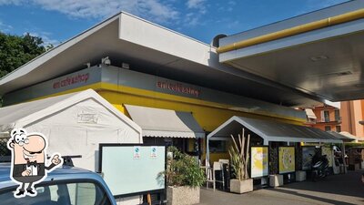 Siediti a un tavolo di Eni Café & Shop