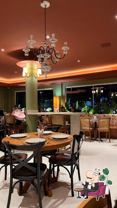 O interior do Restaurante Maria Fernanda Bistrô